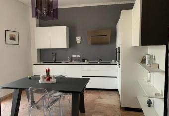 Casa al mare deliziosa e centrale has Balcony rooms