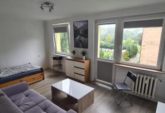 Dobra Nocka 2 allows 18 year olds to book a room