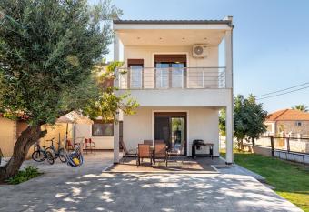 Villa ZEN has Balcony rooms