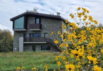 Agriturismo B&B Caff   e Vino allows 18 year olds to book a room