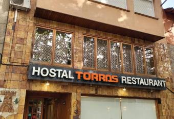 Hospedium Hostal Torras allows 18 year olds to book a room