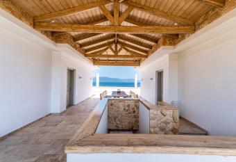 Amelia Villa Collection has Balcony rooms