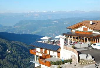 Hotel Gstatsch has Balcony rooms
