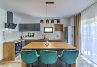 J&M has Balcony rooms