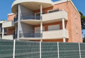 Tr  s bel appartement has Balcony rooms