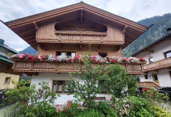 Haus Wechselberger has Balcony rooms