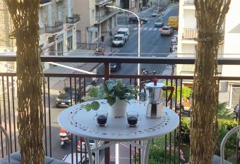 Onicasa Vacanza allows 18 year olds to book a room