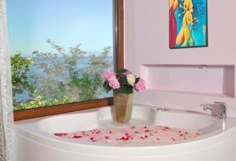 Mola Hotel has Smoking/Balcony rooms