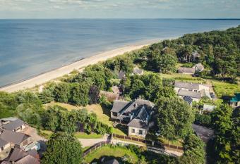 Sunrise Beach Villa has Balcony rooms