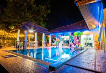 Wendy Pool Villa Pattaya has Balcony rooms