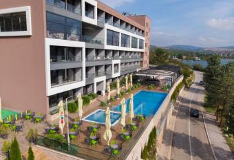 Glorius Hotel has Balcony rooms