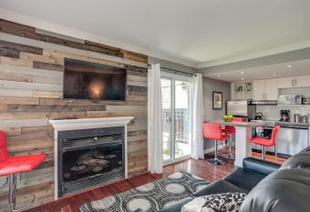 Blue Mountain Luxury Studio has Balcony rooms