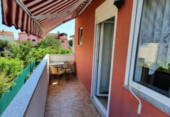 Toni777 allows 18 year olds to book a room