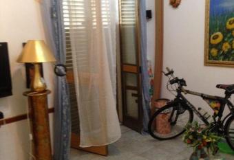 La Casetta Bianca Vicino Mare allows 18 year olds to book a room