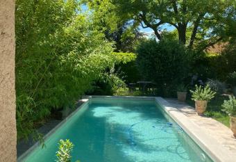 La Paradoune 2 allows 18 year olds to book a room