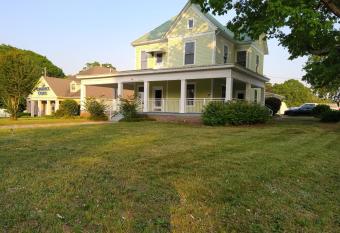 SOUTHERN LUXURY 8 BEDROOM HOUSE!!!!i allows 18 year olds to book a room