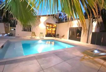 Magnifique villa avec piscine has Balcony rooms