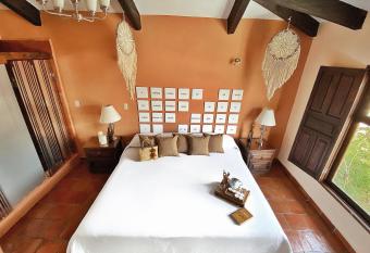 Santuario Las Escaleras allows 18 year olds to book a room