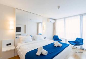 DELUXE Apartment has Balcony rooms