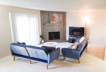 Gorgeous Spacious Condo Centrally located in OKC has Balcony rooms