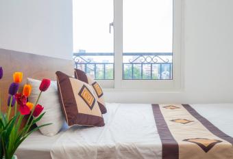 Sumitomo Tower-1 Bed Apartment & Hotel has rooms with a private hot tub