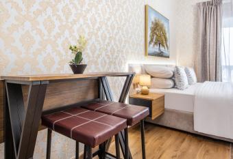 Live and experience a stunning Sea View Studio has rooms with a private hot tub