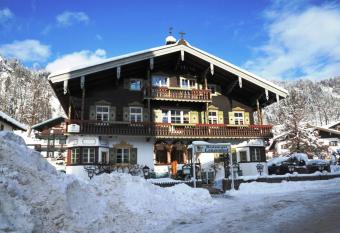 Landhaus Lenzenhof has Balcony rooms