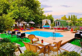 Mursel Garden Hotel allows 18 year olds to book a room