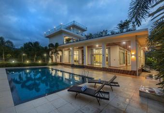 SaffronStays Odyssey - 10 acres pet-friendly estate with swimming pool has Balcony rooms