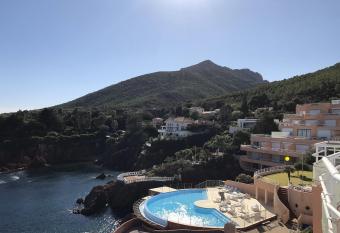 Appartement 3 pi  ces pieds dans l  eau front de mer sur la c  te d Azur has Balcony rooms