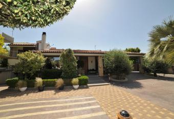 Villa D.M. has Balcony rooms