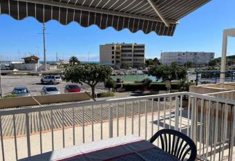 Superbe appartement avec vue sur le port has Balcony rooms