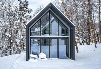 Projekt Cuberniok - Dream Apart allows 18 year olds to book a room