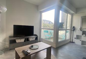 Les Baux-Beaux has Balcony rooms