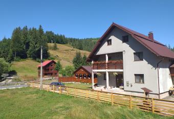 Casa Ianis has Balcony rooms