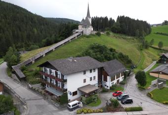 Moserwirt Pension has Balcony rooms
