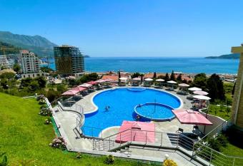 Apartments GC 1 has Balcony rooms