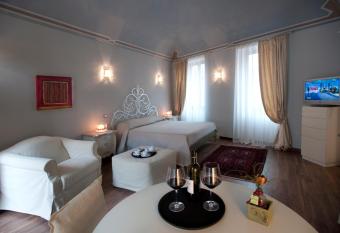 Vinoteca La Sacrestia has Balcony rooms