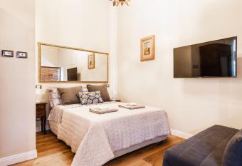 Il nido in centro allows 18 year olds to book a room