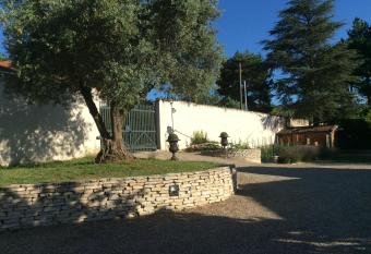 l olivier allows 18 year olds to book a room