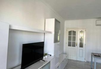 2 rooms con garaje frente Puerto Estepona allows 18 year olds to book a room