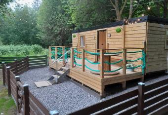 The Cabin, Stronua. A beautiful 1 bedroom cabin. has Balcony rooms