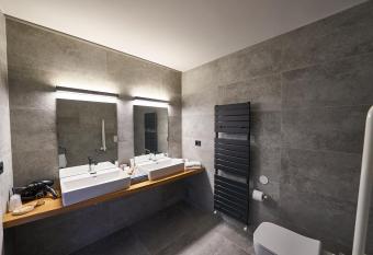 RELAIS CASCINA ERA has Balcony rooms