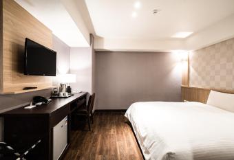 Global Traveler Hotel allows 18 year olds to book a room