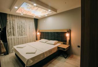 Arezzo delux has Balcony rooms