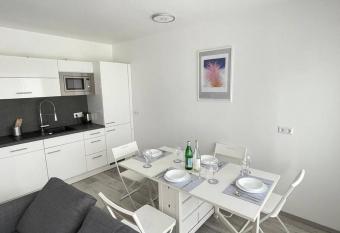 Stilvolles City Apartment im Zentrum der Documenta allows 18 year olds to book a room