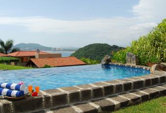 Feliz Villa 4 has Balcony rooms