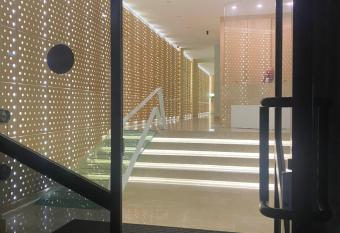 Victoriei Deluxe Suites has rooms with a private hot tub