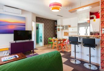 Chez Pixy has Balcony rooms