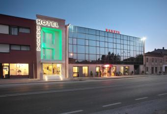 Hotel Bareta has Balcony rooms